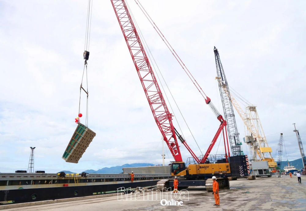 Nghi lễ đón tấn hàng thứ 3 triệu thông qua Cảng Cam Ranh, Khánh Hòa