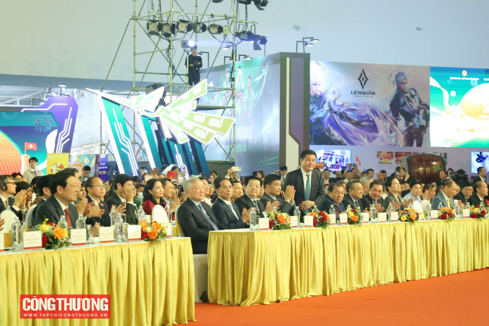 Thủ tướng Phạm Minh Chính dự Lễ khai mạc Nhà cái cá cược cá độ uy tín Nổ hũ, Bắn Cá và Game Bài Cwin.com Mùa Thu lần thứ nhất - năm 2025