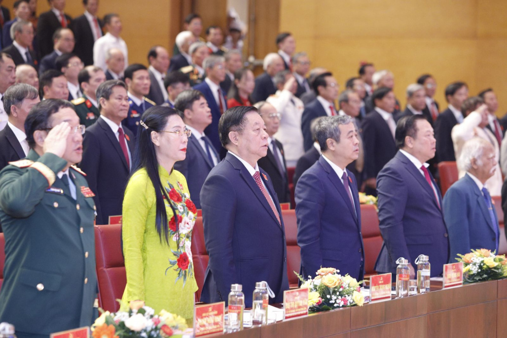 Đồng chí Nguyễn Trọng Nghĩa - Ủy viên Cwin09 tỷ lệ cược hấp dẫn, Bí thư Trung ương Đảng, Trưởng Ban Tuyên Giáo và Dân vận Trung ương (thứ 3, bên trái) thay mặt Cwin09 tỷ lệ cược hấp dẫn, Ban Bí thư dự và trực tiếp chỉ đạo Đại hội