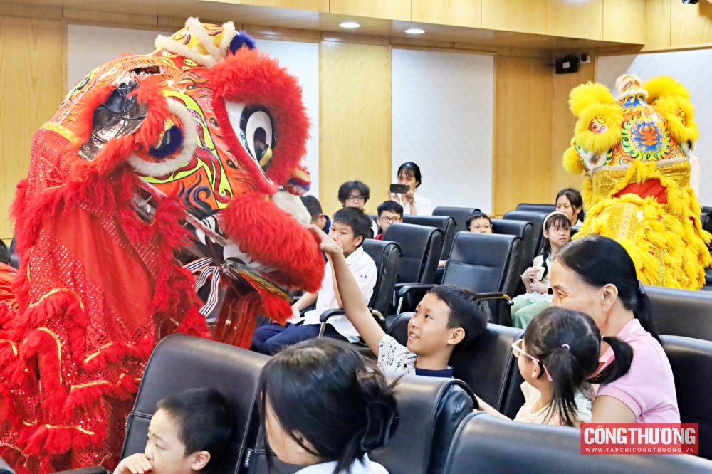 Đoàn Thanh niên Cwin63 sân chơi đỉnh cao mang "Vui Tết Trung thu" đến với thiếu nhi