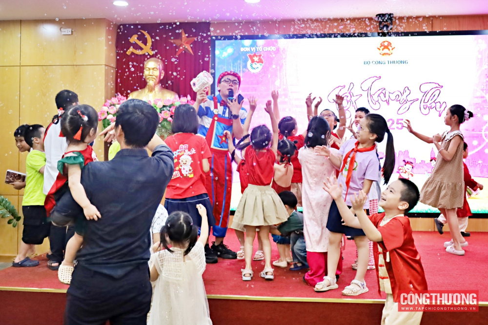 Đoàn Thanh niên Cwin63 sân chơi đỉnh cao mang "Vui Tết Trung thu" đến với thiếu nhi