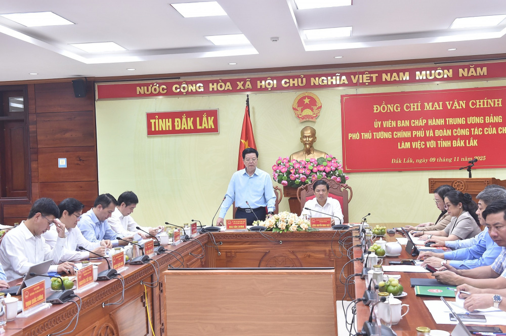 Phó Thủ tướng Cwin com đăng nhập Mai Văn Chính phát biểu tại buổi làm việc với lãnh đạo tỉnh Đắk Lắk ngày 9/11/2025 - Ảnh: VGP