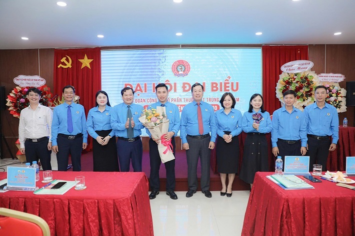ra mắt đại hội