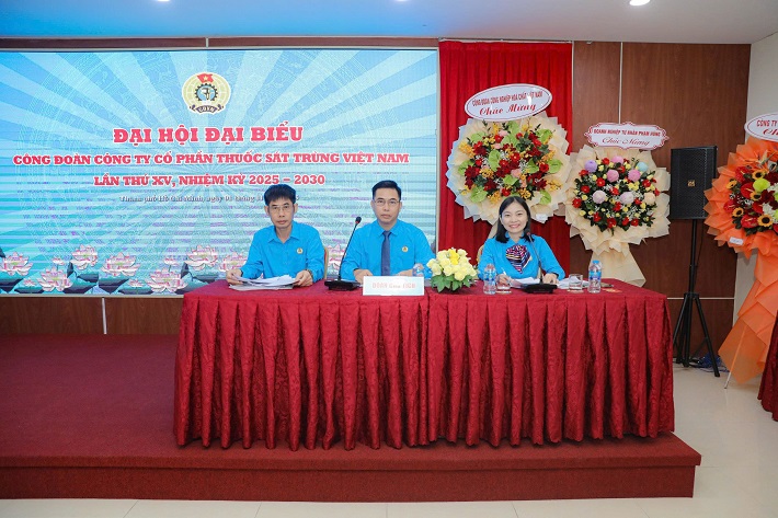 đoàn chủ tịch đại hội