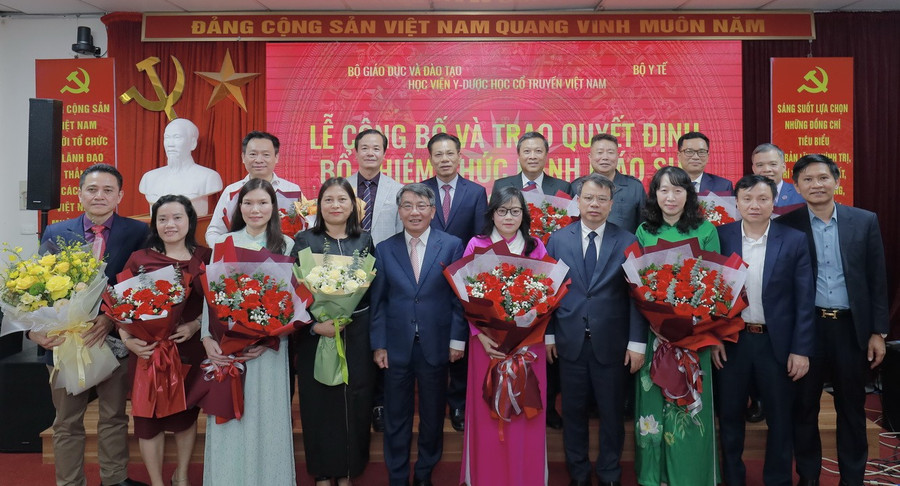 Học viện Y - Dược học cổ truyền Việt Nam bổ nhiệm 10 Phó Giáo sư năm 2025