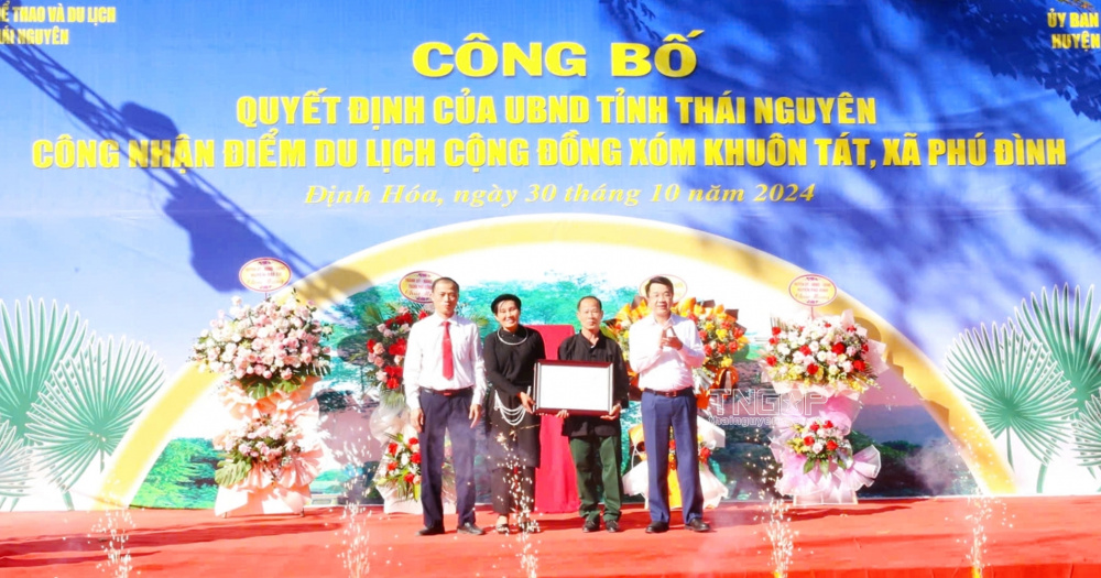 Khuôn Tát