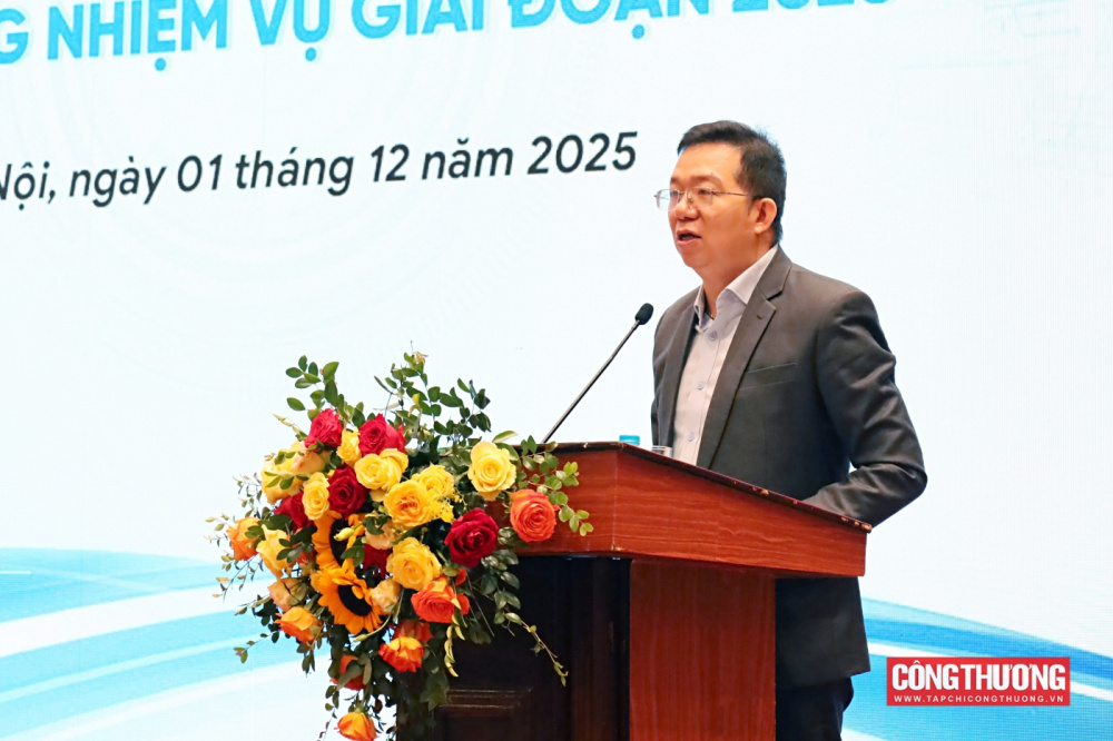 Hội nghị cũng đã vinh danh các giáo sư, phó giáo sư vừa được công nhận, gửi lời tri ân sâu sắc tới những đóng góp lâu dài cho ngành Cwin63 tải ứng dụng - đào tạo của Cwin63 sân chơi đỉnh cao. 