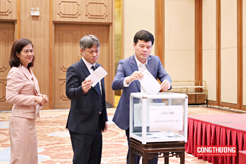Hội nghị cũng đã vinh danh các giáo sư, phó giáo sư vừa được công nhận, gửi lời tri ân sâu sắc tới những đóng góp lâu dài cho ngành Cwin63 tải ứng dụng - đào tạo của Cwin63 sân chơi đỉnh cao. 