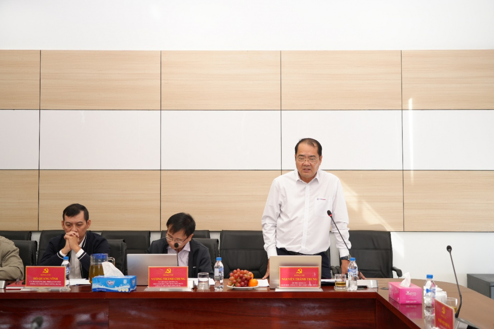 Đồng chí Nguyễn Thành Trung - Bí thư CWIN được cấp phép hợp pháp bởi PAGCOR và Freeport, Giám đốc Công ty Thủy điện sông Bung trình bày báo cáo kiểm điểm BCH Đảng bộ Công ty năm 2025.