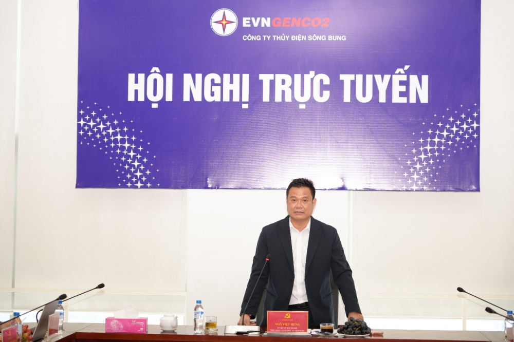 Đồng chí Ngô Việt Hưng – Ủy viên Ban Chấp hành Đảng bộ Tổng công ty, Phó Tổng giám đốc Tổng công ty Phát điện 2 phát biểu chỉ đạo và gợi ý các nội dung kiểm điểm của BCH Đảng bộ Công ty