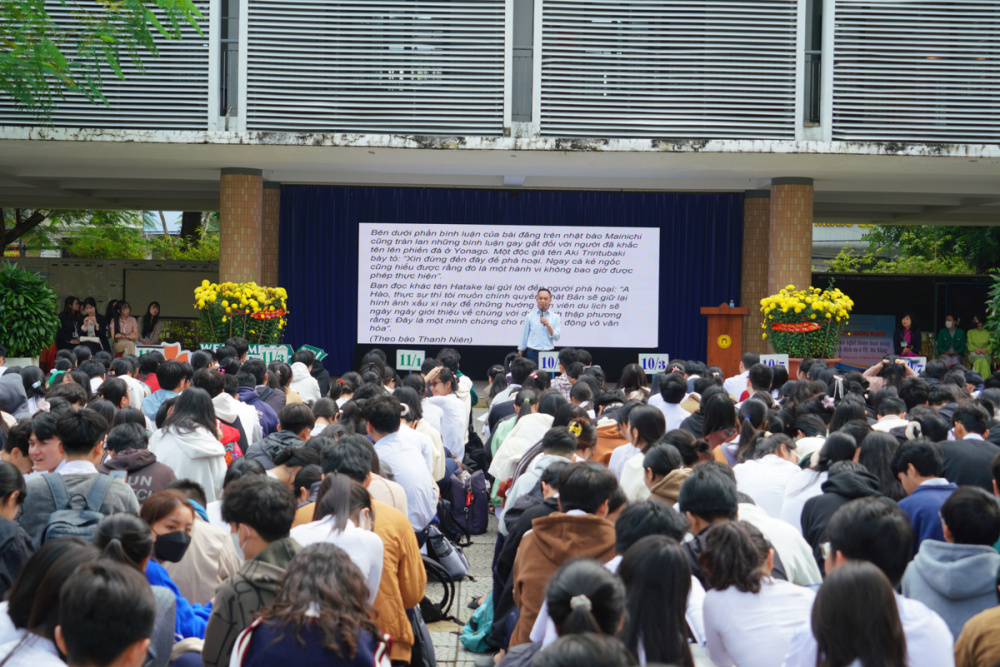 TS. Nguyễn Hoàng Khắc - Trường Đại học Đông Á Hiếu chia sẻ chuyên đề cùng các bạn học sinh THPT
