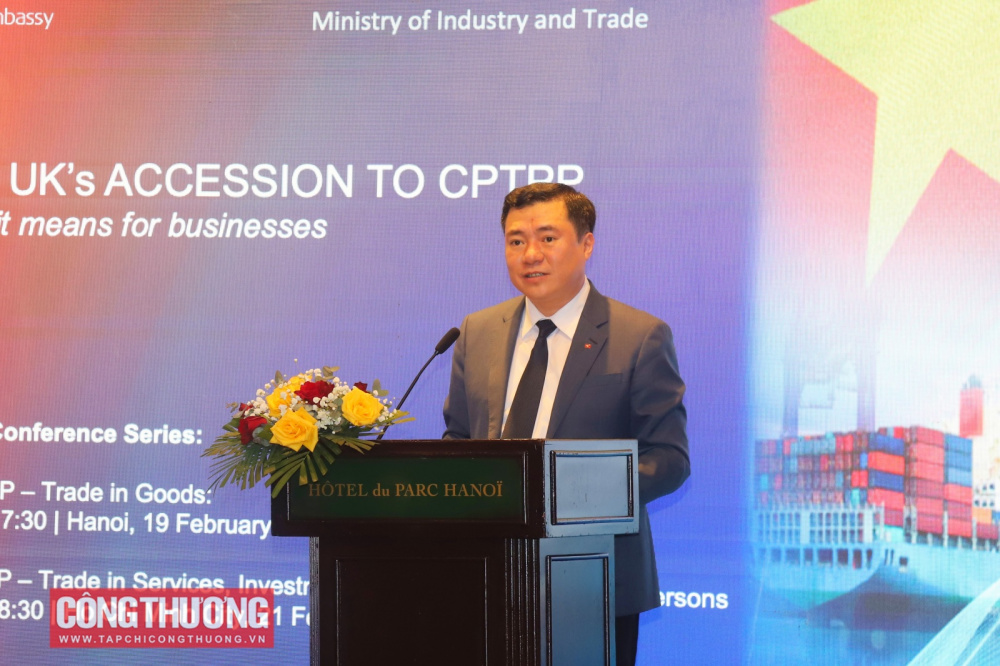 Thứ trưởng Nguyễn Sinh Nhật Tân