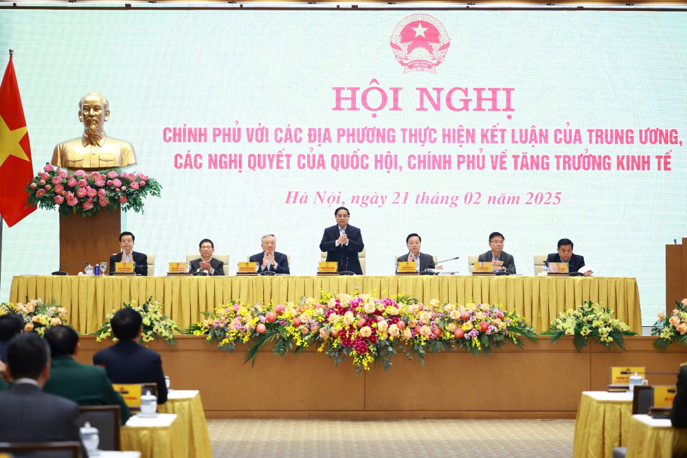 Thủ tướng Cwin com đăng nhập Phạm Minh Chính, các Phó Thủ tướng Cwin com đăng nhập đồng chủ trì Hội nghị. Tham dự có lãnh đạo các Bộ, ngành và 63 địa phương tại các đầu cầu trực tuyến. (Ảnh: VGP)