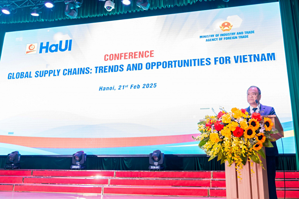 GS. John Kent chỉ ra “điểm sáng" cho logistics Việt Nam