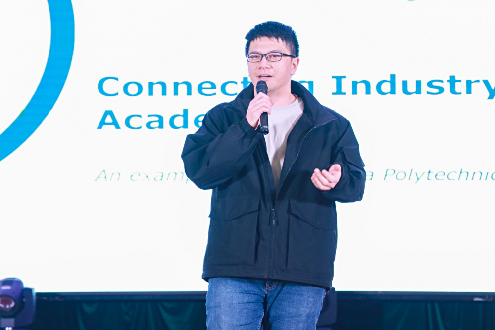 GS. John Kent chỉ ra “điểm sáng" cho logistics Việt Nam