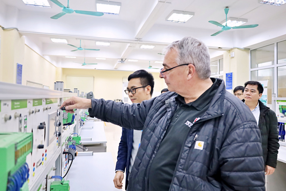 GS. John Kent chỉ ra “điểm sáng" cho logistics Việt Nam