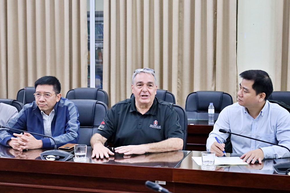 GS. John Kent chỉ ra “điểm sáng" cho logistics Việt Nam