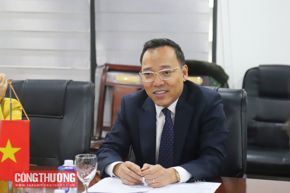 Thứ trưởng Nguyễn Hoàng Long