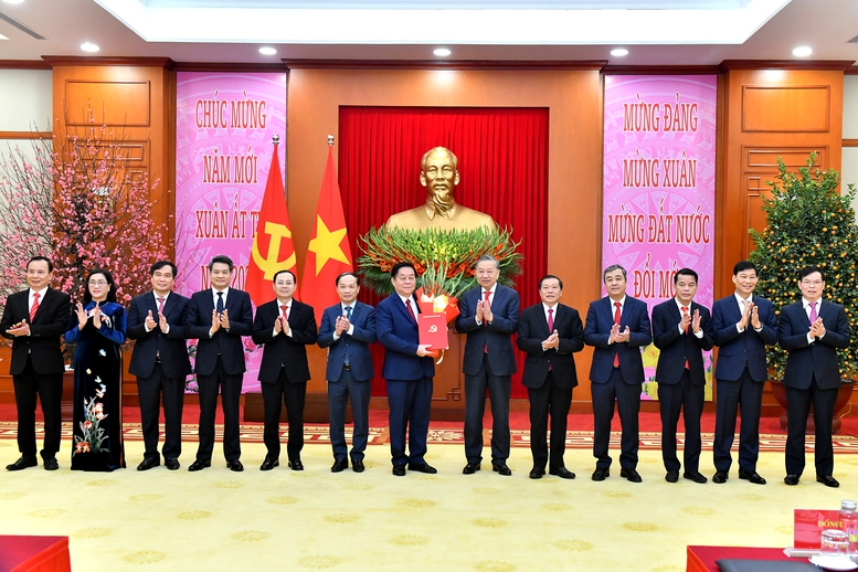 Cwin666 công ty cờ bạc uy tín nhất trao Quyết định của Cwin09 tỷ lệ cược hấp dẫn cho 4 Đảng bộ trực thuộc Trung ương và 3 cơ quan Đảng ở Trung ương- Ảnh 4.
