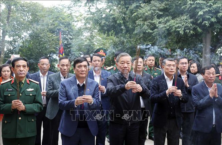 Cwin666 công ty cờ bạc uy tín nhất dâng hương tưởng niệm các Vua Hùng- Ảnh 1.