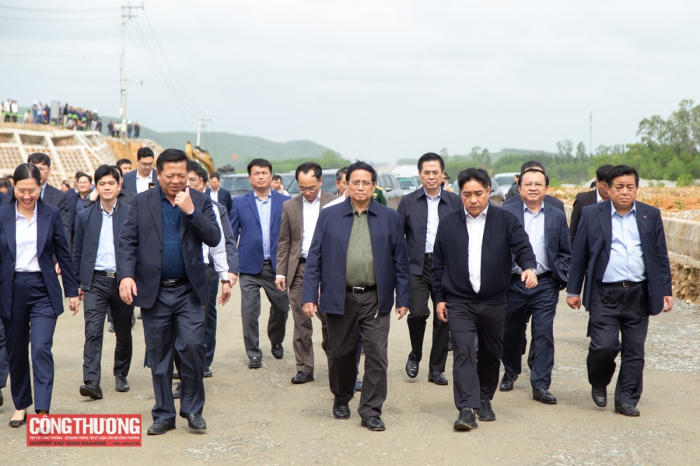 Thủ tướng kiểm tra cao tốc Quảng Ngãi - Hoài Nhơn