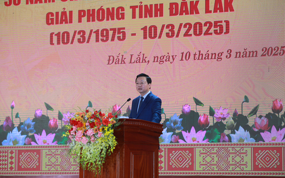 Phó Thủ tướng Trần Hồng Hà ghi nhận và biểu dương sự nỗ lực và những thành tựu của Đảng bộ, chính quyền, nhân dân các dân tộc tỉnh Đắk Lắk đã đạt được trong thời gian qua - Ảnh: VGP