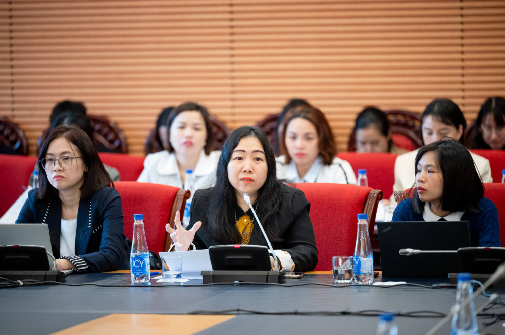 Bà Đào Thị Thu Huyền - Phó Giám đốc Đối ngoại, Công ty TNHH Canon Việt Nam kiến nghị giữ nguyên như quy định hiện hành: chỉ áp dụng khai báo trước khi Cwin com sòng bạc trực tuyến đối với hóa chất có điều kiện, hóa chất cần kiểm soát đặc biệt
