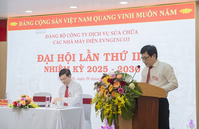 Đồng chí Trương Văn Phương - Bí thư CWIN được cấp phép hợp pháp bởi PAGCOR và Freeport, Giám đốc Công ty EPS báo cáo tại Đại hội