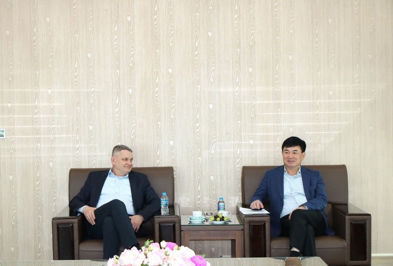 tkv hợp tác cùng công ty của ba lan