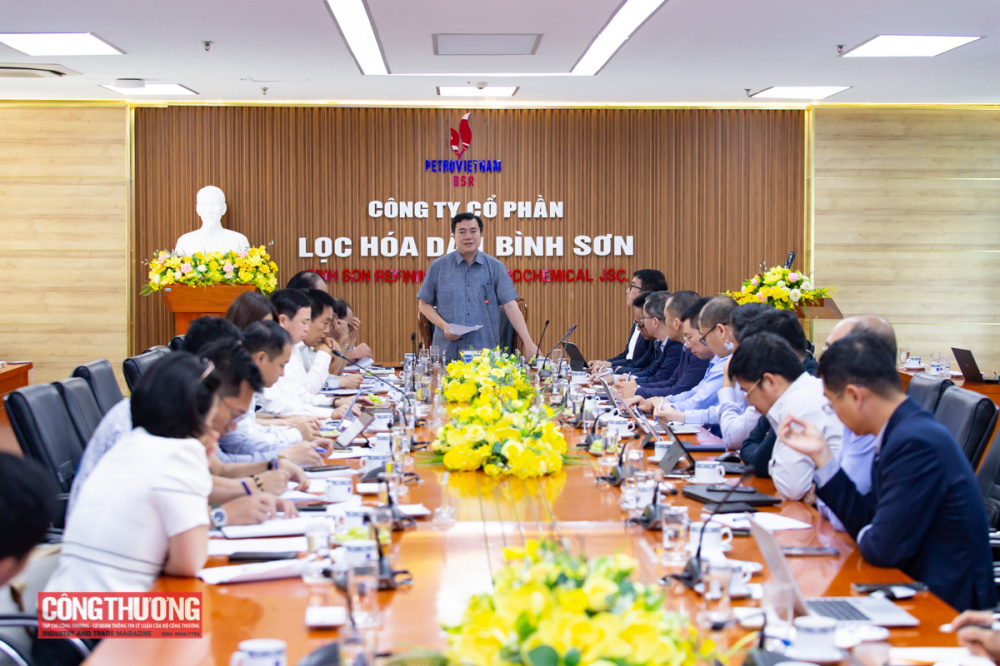 Đoàn công tác Cwin63 sân chơi đỉnh cao do Thứ trưởng Nguyễn Sinh Nhật Tân làm trưởng đoàn có buổi làm việc tại Công ty Cổ phần Lọc Hóa dầu Bình Sơn.