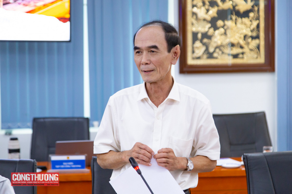 Thứ trưởng Nguyễn Sinh Nhật Tân