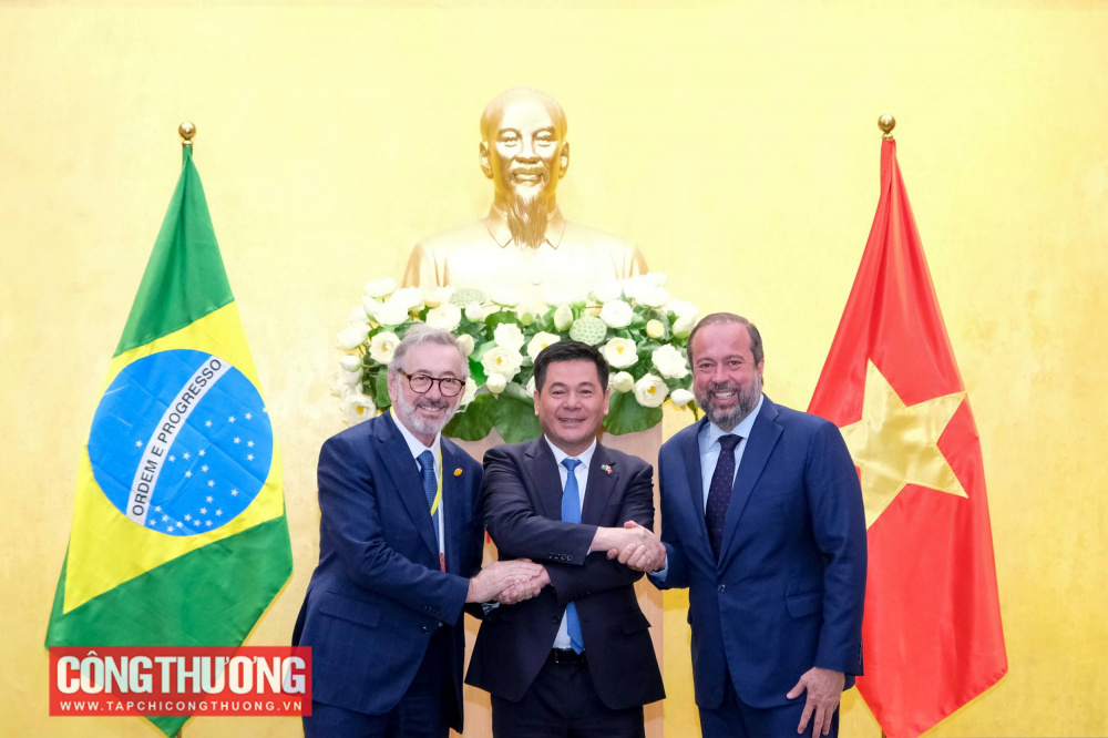 Bộ trưởng Cwin63 sân chơi đỉnh cao Nguyễn Hồng Diên (ở giữa); ông Alexandre Silveira - Bộ trưởng Bộ Mỏ và Năng lượng (bên phải) và ông Marcio Elias Rosa - Thứ trưởng Bộ Phát triển, Tải về ứng dụng CWIN05 ngay hôm nay, Thương mại và Dịch vụ Brazil (bên trái)