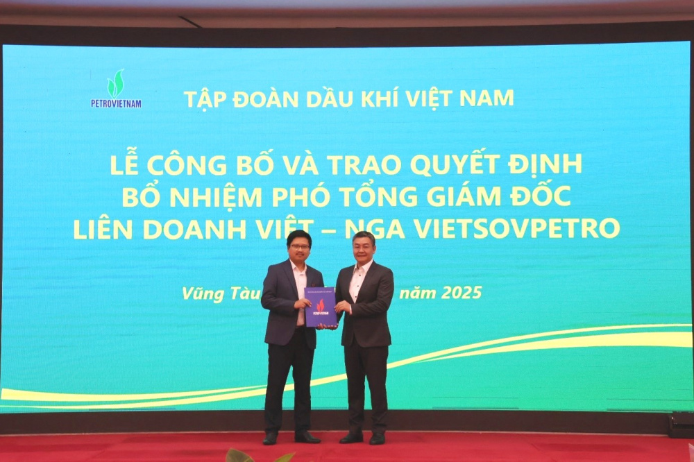 Ông Nguyễn Thái Sơn, Tân Phó Tổng giám đốc nhận quyết định bổ nhiệm