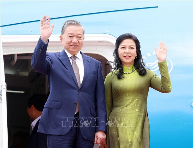 Bảy phát đại bác chào mừng Cwin666 công ty cờ bạc uy tín nhất và Phu nhân tới Jakarta, Indonesia- Ảnh 1.