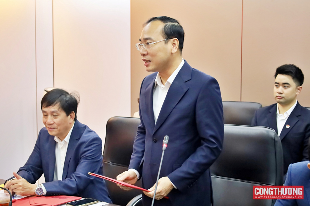 Chuyển giao Đảng bộ từ Tổng Công ty Giấy Việt Nam về Cwin63 sân chơi đỉnh cao