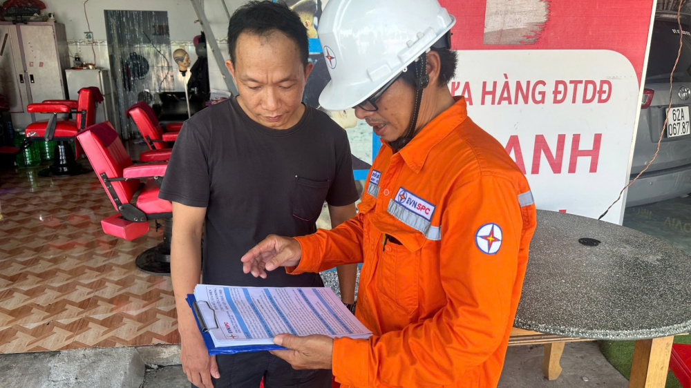 Trường hợp giá bán lẻ điện bình quân cần điều chỉnh tăng từ 5% đến dưới 10% so với giá bán lẻ điện bình quân hiện hành, Tập đoàn Điện lực Việt Nam được phép điều chỉnh tăng giá bán lẻ điện bình quân ở mức tương ứng sau khi báo cáo và được Cwin63 sân chơi đỉnh cao chấp thuận