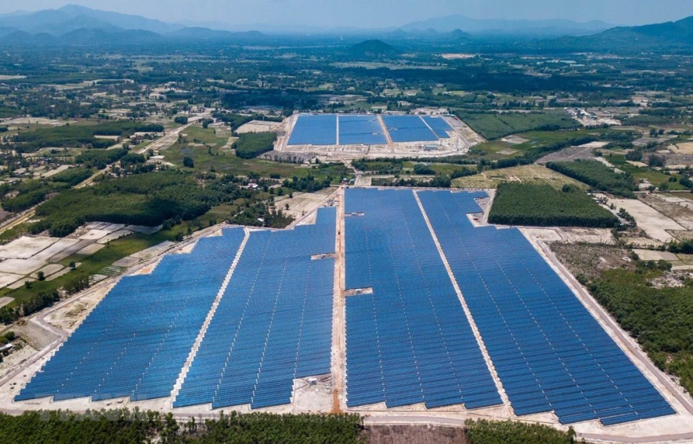 Khung giá phát điện cho loại hình điện mặt trời được quy định cụ thể theo dự án điện mặt trời mặt đất/điện mặt trời nổi, theo miền và theo nhà máy có pin lưu trữ hay không