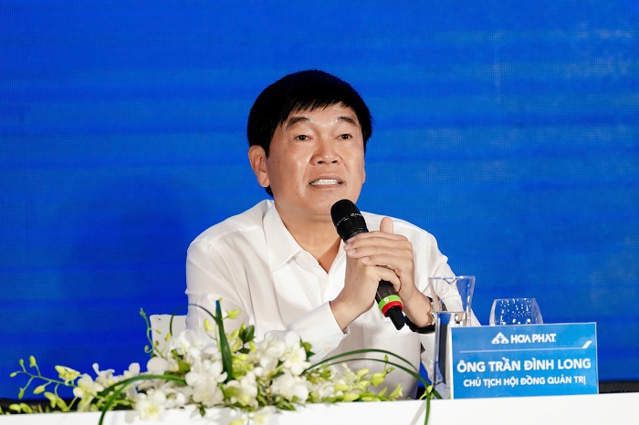Chủ tịch HĐQT Trần Đình Long cởi mở chia sẻ với các cổ đông về các lĩnh vực của Tập đoàn