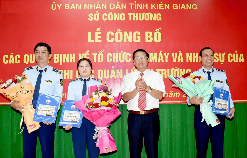bộ máy và nhân sự