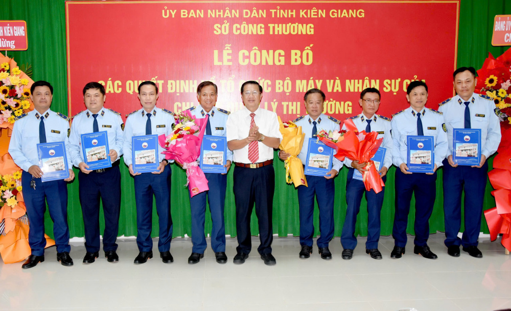 bộ máy và nhân sự