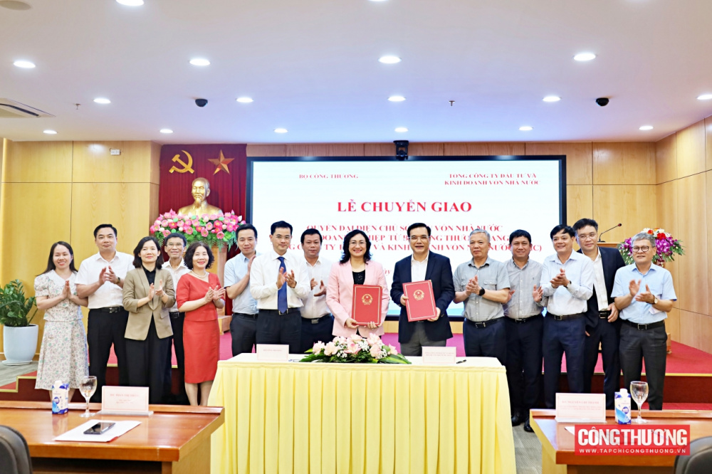 Thứ trưởng Phan Thị Thắng và Chủ tịch Nguyễn Chí Thành đã ký Biên bản chuyển giao quyền đại diện chủ sở hữu vốn nhà nước tại 03 Công ty Cổ phần từ Cwin63 sân chơi đỉnh cao sang SCIC