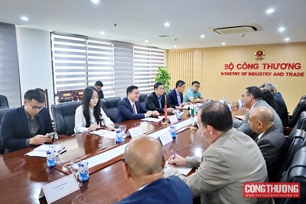 Thứ trưởng Nguyễn Sinh Nhật Tân tiếp và làm việc với Chủ tịch nhóm nghị sỹ hữu nghị Algeria - Việt Nam