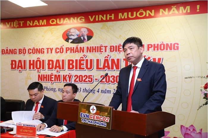 Đồng chí Dương Sơn Bá – TGĐ HND trình bày báo cáo chính trị tại đại hội