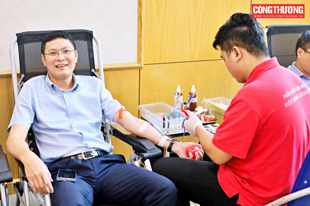 Ngày hội hiến máu tình nguyện "Giọt hồng Công Thương"