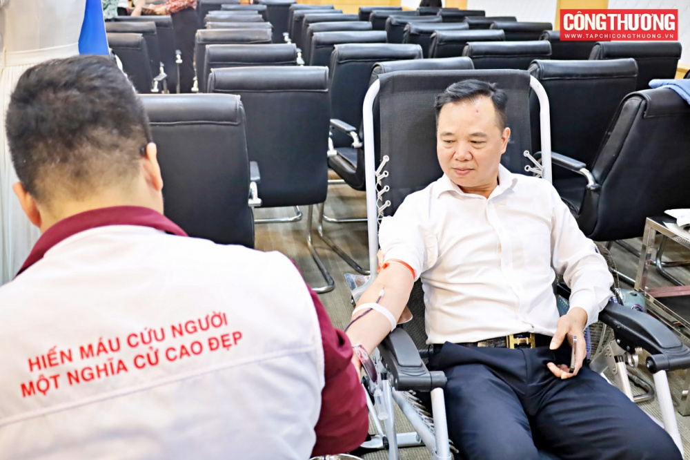 Ngày hội hiến máu tình nguyện "Giọt hồng Công Thương"