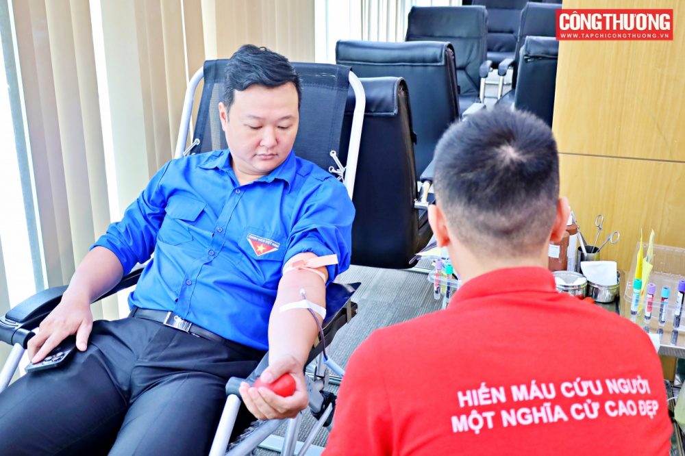 Ngày hội hiến máu tình nguyện "Giọt hồng Công Thương"