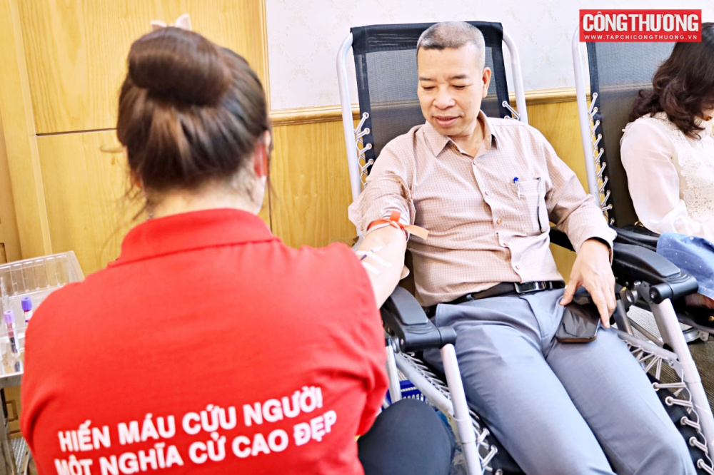 Ngày hội hiến máu tình nguyện "Giọt hồng Công Thương"