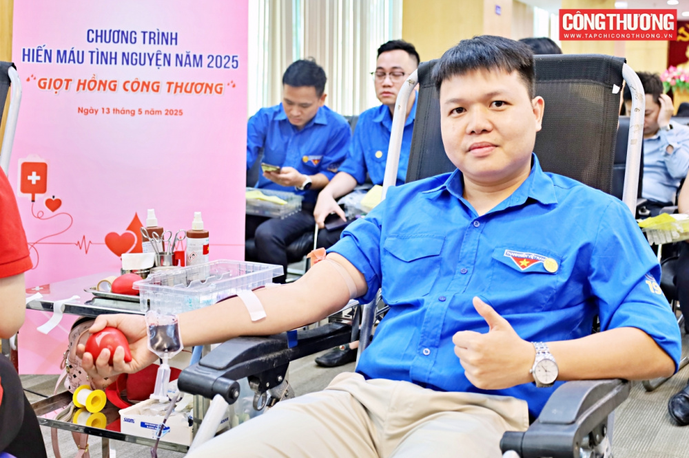 Ngày hội hiến máu tình nguyện "Giọt hồng Công Thương"