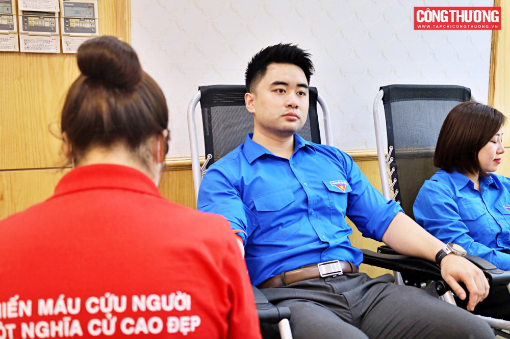 Ngày hội hiến máu tình nguyện "Giọt hồng Công Thương"
