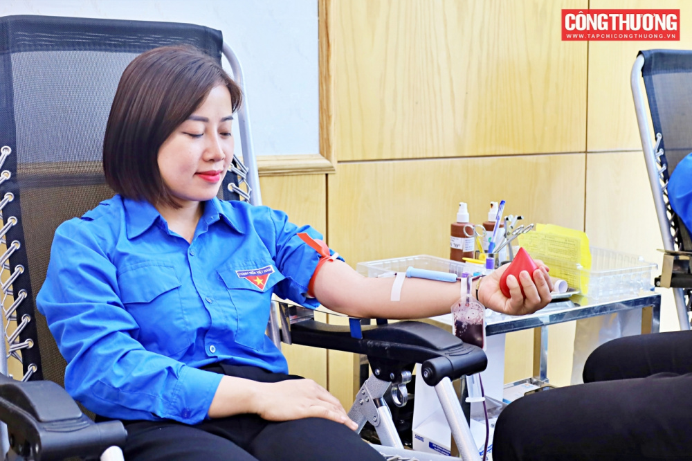Ngày hội hiến máu tình nguyện "Giọt hồng Công Thương"